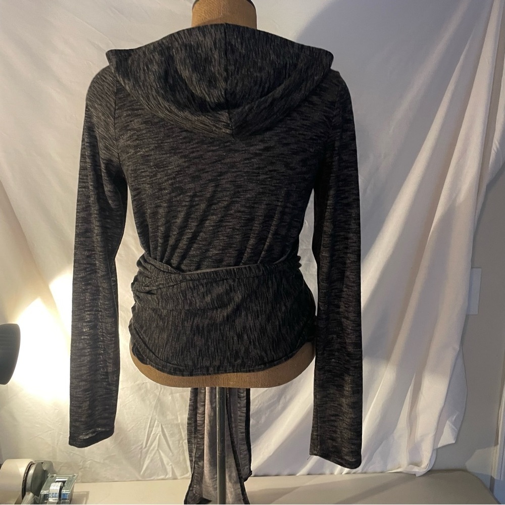 NWT Piphany the park charcoal Wrap Top with hood size 2 - Picture 3 of 9